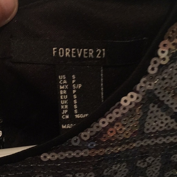 Forever 21 geometric pattern boxy sequin top - Picture 3 of 4